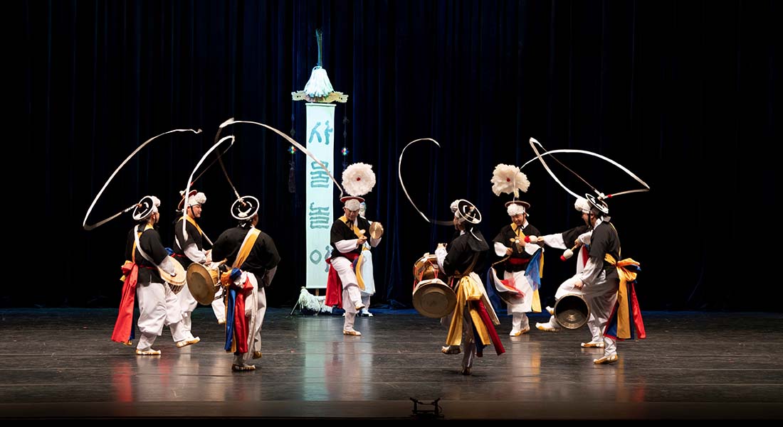 Samul Nori : un flamboyant spectacle de percussions et danses traditionnelles de Corée par Kim Duk-Soo - Critique sortie Théâtre Paris Théâtre du Soleil