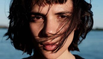 Clara Furey crée « Unarmoured », pour se réapproprier une forme d’érotisme - Critique sortie  Paris Atelier de Paris / CDCN