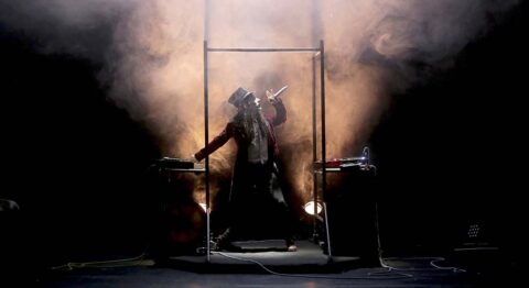 « Canopée » musicien chanteur électro à l’égo surdimensionné - Critique sortie Avignon / 2024 Avignon Avignon Off. Théâtre des Lucioles