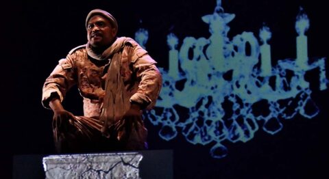 « Cette guerre que nous n’avons pas faite », un seul en scène autour de la question identitaire - Critique sortie Avignon / 2024 Avignon Avignon Off. Théâtre de La Chapelle du Verbe Incarné