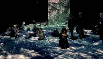 Jazz Box, Museum of the moon, Dernière minute, trois installations - Critique sortie  Paris Lycée Jacques-Decour