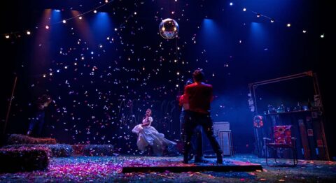 « Le Jeu de l’amour et du hasard » Frédéric Cherbœuf met en scène les amours de Silvia et Dorante dans une ambiance festive et débridée. - Critique sortie Avignon / 2024 Avignon Avignon Off. Théâtre du Girasole