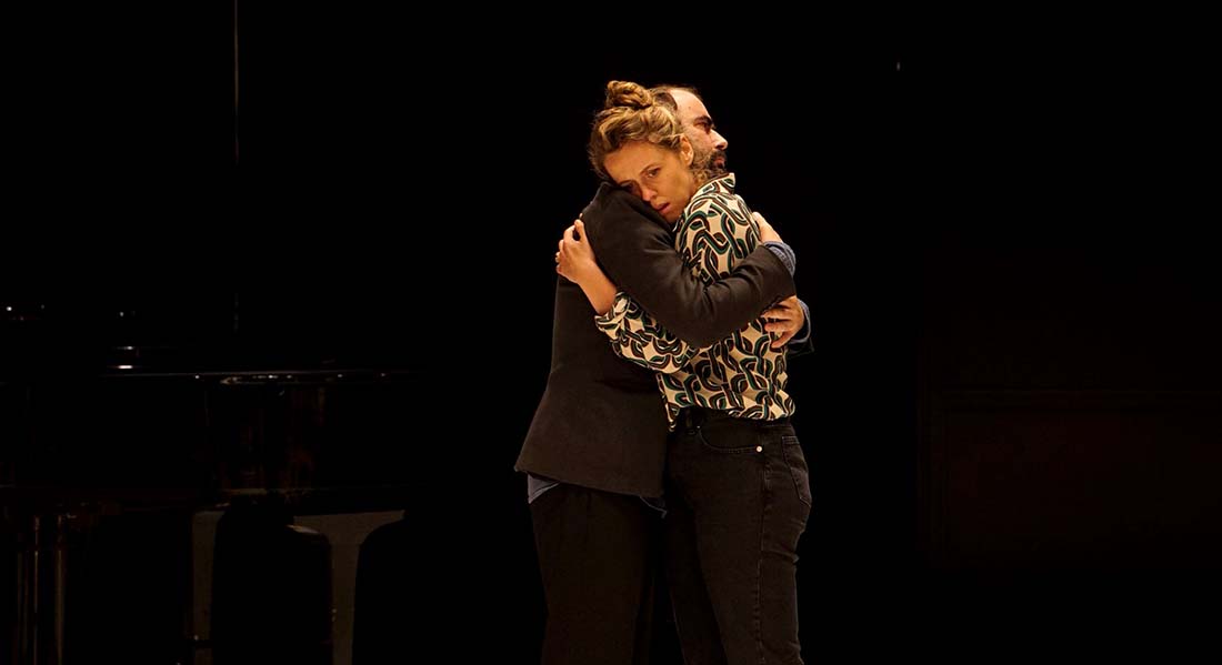« Les guêpes de l’été nous piquent encore en novembre » mis en scène par Yordan Goldwaser - Critique sortie Avignon / 2024 Avignon Avignon Off. Théâtre du Train Bleu