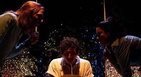 Avec « Mentez-moi », Pauline Collet interroge les angoisses de la jeunesse d’aujourd’hui. - Critique sortie Avignon / 2024 Avignon Avignon Off. Présence Pasteur