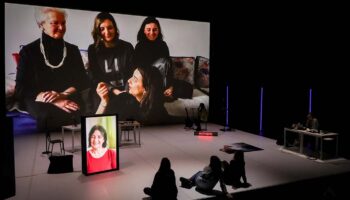 « Radio Live – Vivantes » d’Aurélie Charon et Amélie Bonnin, remarquable, continue sa tournée - Critique sortie Théâtre Lille Festival Latitudes Contemporaines