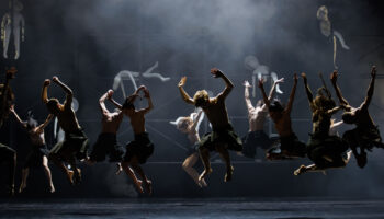 Angelin Preljocaj et sa troupe créent « Requiem(s) », une œuvre poignante : du très grand art - Critique sortie Danse Paris Grande Halle de la Villette