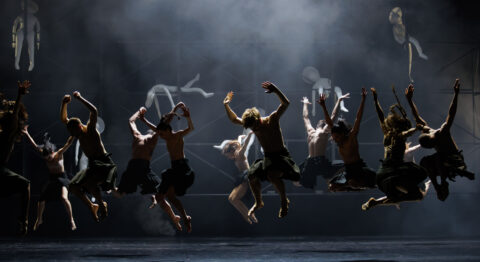 Angelin Preljocaj et sa troupe créent « Requiem(s) », une œuvre poignante : du très grand art - Critique sortie Danse Paris Grande Halle de la Villette