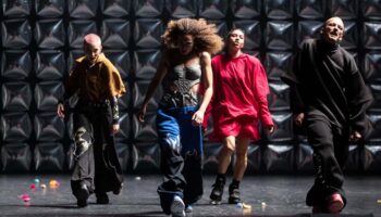 « The House of Trouble » une performance galvanisante de Patricia Apergi - Critique sortie  Paris Lycée Jacques-Decour