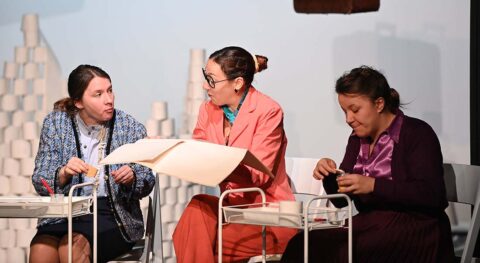 « Vieilles » de Candice Gatticchi, un spectacle sur les invisibles que leur âge et leur genre condamnent au silence et à la réclusion - Critique sortie Avignon / 2024 Avignon Avignon Off. La Scierie