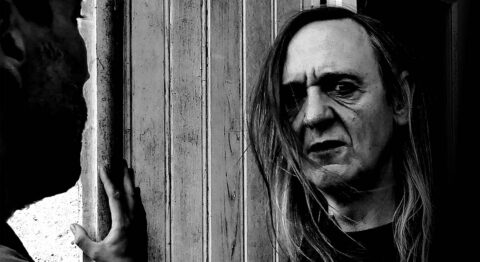 « Bunker » du collectif Superamas, une plongée au cœur des mécanismes du complotisme - Critique sortie Avignon / 2024 Avignon Avignon Off. Le 11 · Avignon