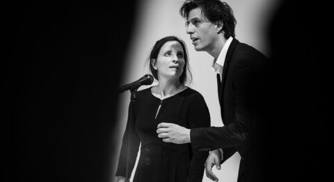 « Qui som ? » de Baro d’evel, un acte poétique qui ne s’étaye pas que sur la question du récit - Critique sortie Avignon / 2024 Avignon Festival d’Avignon. Cour du Lycée Saint-Joseph