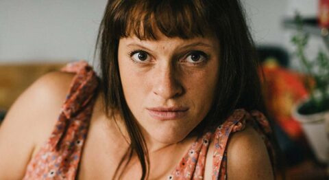 « L’amour c’est pour du beurre » : Eline Schumacher brode autour de Shakespeare une ode au théâtre - Critique sortie Avignon / 2024 Avignon Avignon Off. Théâtre des Doms