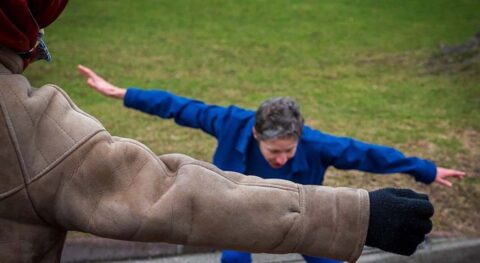 « Entre nos mains », les gestes quotidiens de Sylvie Pabiot - Critique sortie Avignon / 2024 Avignon Avignon Off. La Scierie