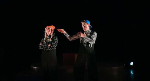 « Et toi, comment tu te débrouilles ? » par le Troupuscule Théâtre - Critique sortie Avignon / 2024 Avignon Avignon Off. Le 11 · Avignon