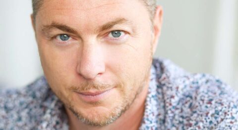 Franck Régnier met en scène le texte de Sylvain Levey « Michelle doit-on t’en vouloir d’avoir fait un selfie à Auschwitz ? » - Critique sortie Avignon / 2024 Avignon Avignon Off. Théâtre de l’Oulle