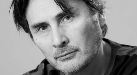 Une adaptation d’ « Antigone » ou  les souffles de la tragédie antique se mêlent aux envolées musicales d’une guitare électrique - Critique sortie Avignon / 2024 Avignon Avignon Off. La Scala Provence