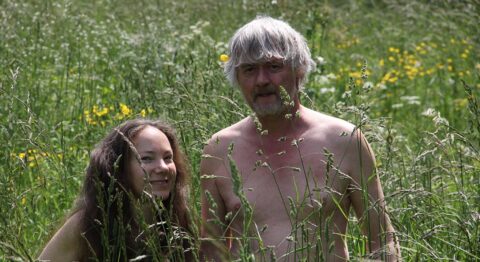 « Larmes de crocodile » de Fanny Catel et Jean-Noël Françoise, une histoire de l’humanité à leur manière, musicale et artisanale - Critique sortie Avignon / 2024 Avignon Avignon Off. Le 11 · Avignon