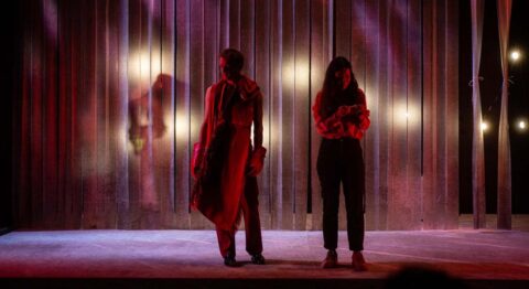 Robin Ormond adapte « L’épreuve » d’après Marivaux et explore les jeux sentimentaux de jeunes gens à la recherche de la vraie valeur de l’amour - Critique sortie Avignon / 2024 Avignon Avignon Off. La Scala Provence