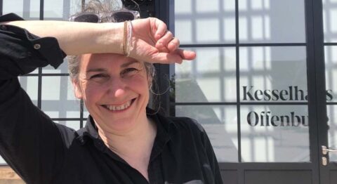 « Holden » de Marilyn Leray ou le voyage intérieur d’une adolescente qui s’identifie à son personnage - Critique sortie Avignon / 2024 Avignon Avignon Off. Théâtre des Halles