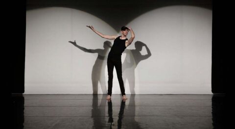 « Mieux vaut partir d&rsquo;un cliché que d&rsquo;y arriver » du chorégraphe Sylvain Riéjou - Critique sortie Avignon / 2024 Avignon Avignon Off. L’Atelier