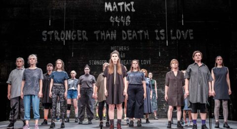 Reprise de « Mothers – A Song for wartime » de Marta Górnicka, une proposition d’une grande force théâtrale et politique - Critique sortie Théâtre Paris Théâtre du Rond Point