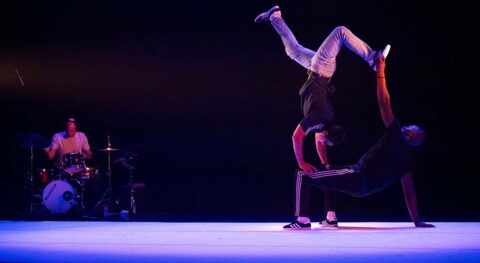 « NJIM » avec le chorégraphe Njagui Hagbe et mise en scène d’Eric Bouvron - Critique sortie Avignon / 2024 Avignon Avignon Off. Présence Pasteur