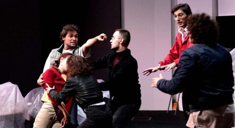 « Office » d’Adrien Madinier,  comédie sur la difficulté à faire groupe et à s’unir pour changer le monde - Critique sortie Avignon / 2024 Avignon Avignon Off. Théâtre des Carmes-André Benedetto