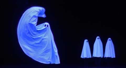 « Pillowgraphies », formidable spectacle de La BaZooKa - Critique sortie Avignon / 2024 Avignon Avignon Off. La Scierie