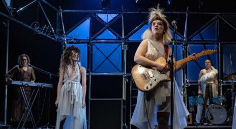 « Punk.e.s », une épopée collective effrénée et rageuse sous la direction de Justine Heynemann - Critique sortie Avignon / 2024 Avignon Avignon Off. La Scala Provence