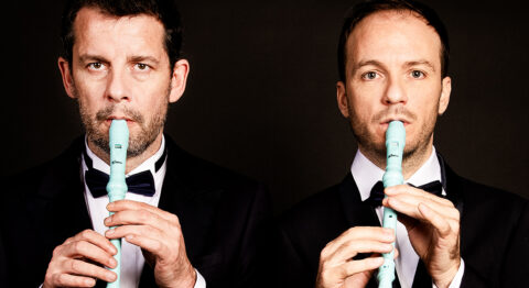 Alexis HK et Benoît Dorémus interprètent un tour de chant gentiment « Inavouable » - Critique sortie Avignon / 2024 Avignon La Manufacture