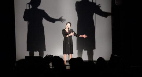 “Piaf, Olympia 61” de Nathalie Romier : un tour de chant pour se souvenir et pour fredonner. - Critique sortie Avignon / 2024 Avignon Avignon Off. BA Théâtre