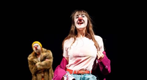 “Roméo et Juliette avec distance” de La Baraque Liberté : Shakespeare et le clown, ou la confrontation de l’amour fou avec le gel hydroalcoolique - Critique sortie Avignon / 2024 Avignon Théâtre Buffon