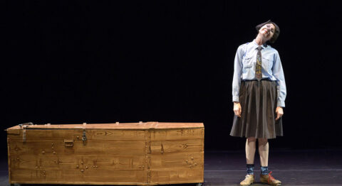 Emma la clown, une trilogie de solos qui met magnifiquement en lumière son personnage dans ses multitudes - Critique sortie Avignon / 2024 Avignon La Scala Provence