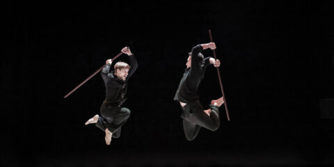 « Go » de Jennifer Gohier, une aire de jeux où se défient danse et arts martiaux - Critique sortie Avignon / 2024 Avignon Avignon Off. Théâtre du Train Bleu