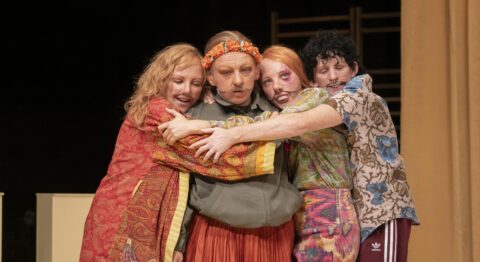 Eline Schumacher crée à partir de La Nuit des rois « L’amour c’est pour du beurre » : une réinvention drôle et virtuose - Critique sortie Avignon / 2024 Avignon Théâtre des Doms