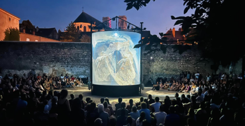 Entre le réel et le rêve, il n’y a qu’un pas : Jean-Camille Goimard le franchit joliment avec « Lévitation », une danse de sensations profondément inspirée - Critique sortie Avignon / 2024 Avignon Avignon Off. Festival Villeneuve en Scène