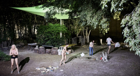 Avec son « Quichotte », Gwenaël Morin réenchante l’extravagance et la drôlerie du roman de Cervantes - Critique sortie Avignon / 2024 Avignon Festival d’Avignon. Jardin de la rue de Mons