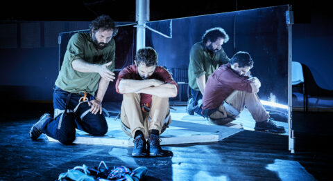 Mariano Pensotti présente « Une ombre vorace », une aventure qui unit un alpiniste et un acteur et chemine joliment - Critique sortie Théâtre Paris _THEATRE SILVIA MONFORT