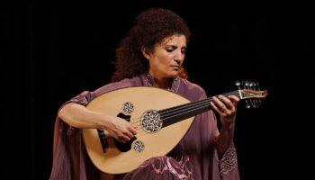 Waed Bouhassoun interprète le vaste répertoire de la poésie mystique arabe - Critique sortie 