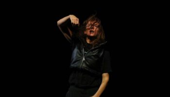 Automne en création(s) : visions lituaniennes avec un double plateau de solos signés Lukas Karvelis et Vilma Pitrinaitė - Critique sortie Danse Paris Atelier de Paris / CDCN