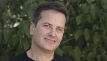 Clément Poirée monte « L’Avare » avec John Arnold dans le rôle-titre - Critique sortie Théâtre Paris Théâtre de la Tempête