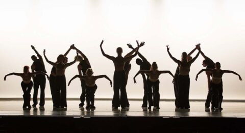 Dance Me – Musique de Leonard Cohen, un vibrant concert dansé avec les Ballets Jazz de Montréal - Critique sortie Danse Paris Théâtre du Châtelet
