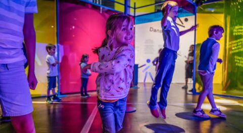 L’exposition « DANSER » fait entrer les enfants dans la danse - Critique sortie Danse Paris