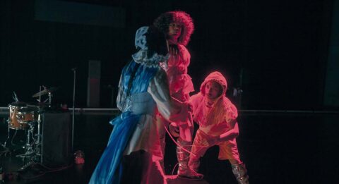 Avec « Fampitaha, fampita, fampitàna », Soa Ratsifandrihana décolonise en danses, récits et musique - Critique sortie Danse Bobigny MC93