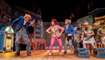 Omar Porras reprend « Les Fourberies de Scapin », à voir en France et en Suisse - Critique sortie  Renens-Malley Suisse. TKM - Théâtre Kléber-Méleau