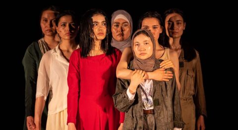 « Les Messagères », splendide chœur de femmes éprises de liberté d’après Antigone de Sophocle dans la mise en scène de Jean Bellorini - Critique sortie Théâtre Paris Théâtre des Bouffes du Nord