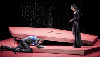 Maryse Estier met en scène « Marie Stuart » de Friedrich von Schiller, tragédie d’une grande poésie - Critique sortie  Nice