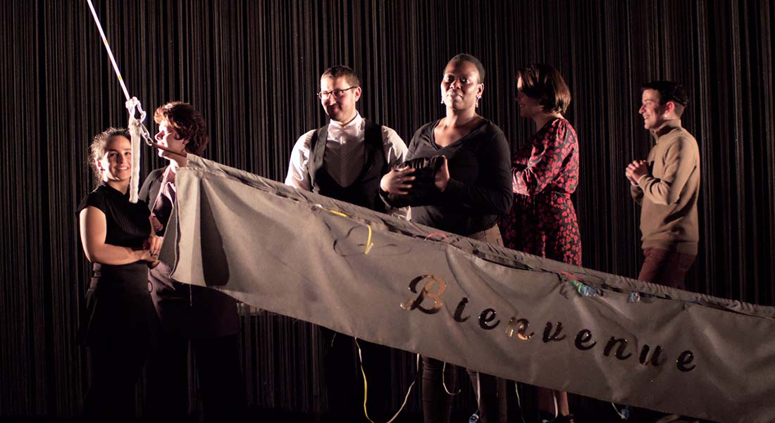 Alliant théâtre, musique et danse, Anne Courel met en scène « Six fêtes pour rester vivant » de Mariette Navarro - Critique sortie  Annemasse Château Rouge