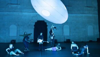 Dimitri Chamblas redonne vie à son « Takemehome » très rock avec la musicienne Kim Gordon - Critique sortie Danse Paris Chaillot - Théâtre national de la danse