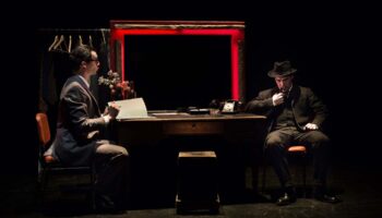 « La Vie et la mort de Jacques Chirac, roi des Français », portrait nuancé mais peu révérencieux de l’ancien Président par Léo Cohen-Paperman - Critique sortie Théâtre Paris Théâtre du Petit Sainnt-Martin